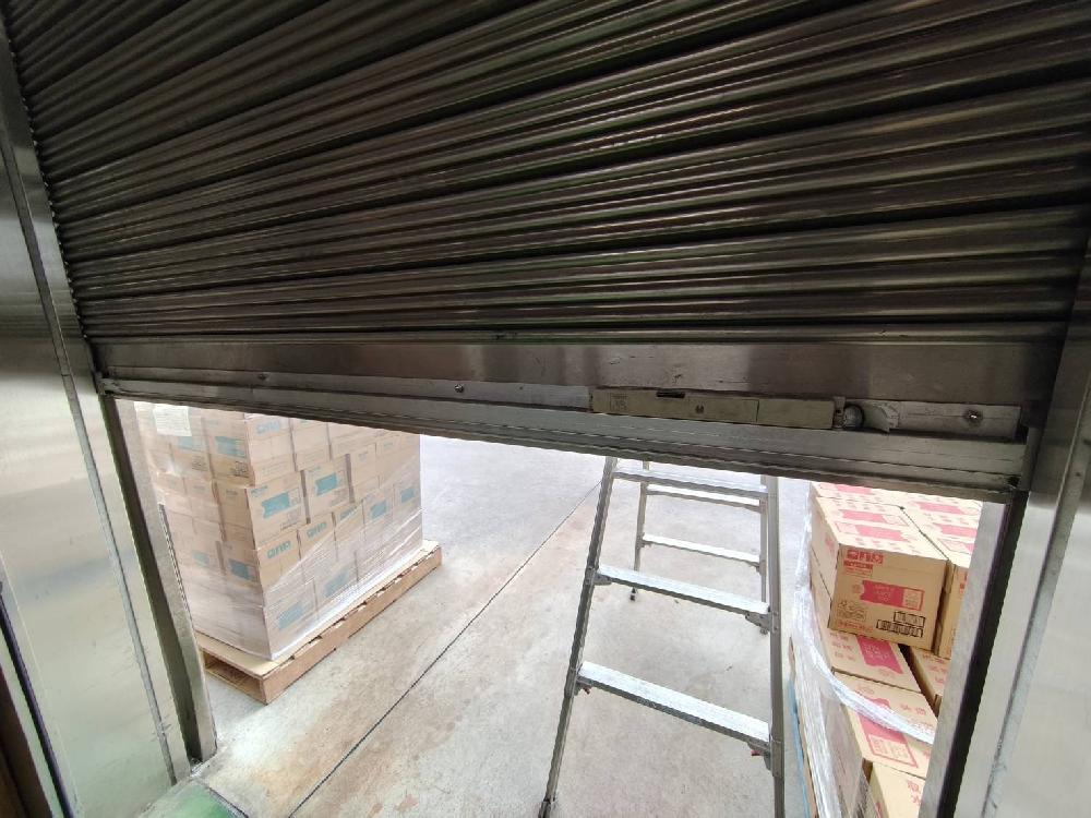 重量シャッター障害物検知装置付座板交換工事（神奈川県横浜市）｜シャッター修理・交換